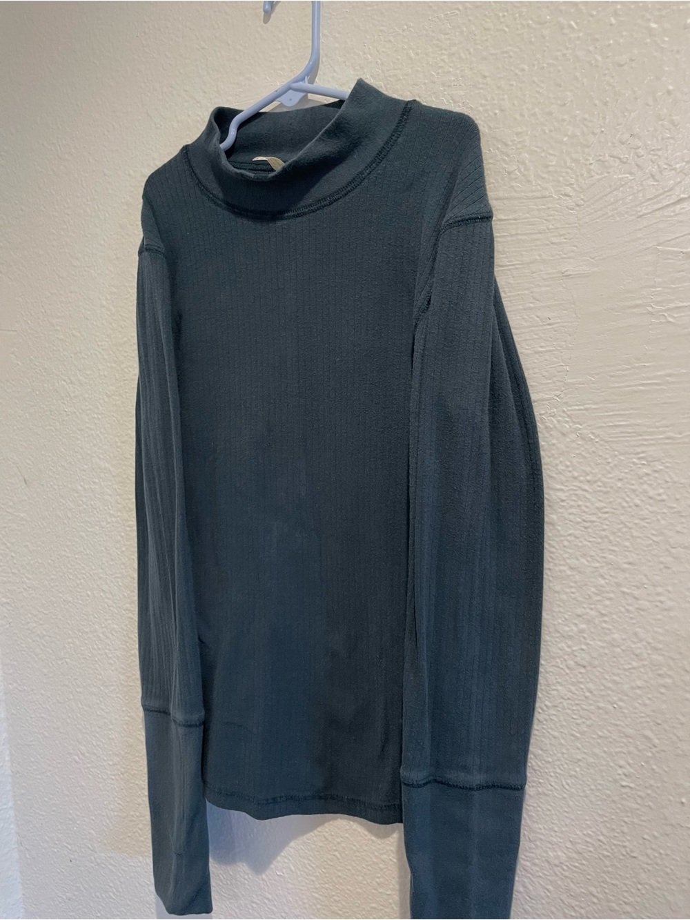 ✨ Free People Dark Forest Green Mock Neck Ribbed Top • S 💚 - Picture 3 of 5